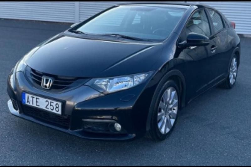 Svart Begagnad 2013 Honda Civic Sport Halvkombi | 49 000 kr (Bra pris) - Bild 1/1