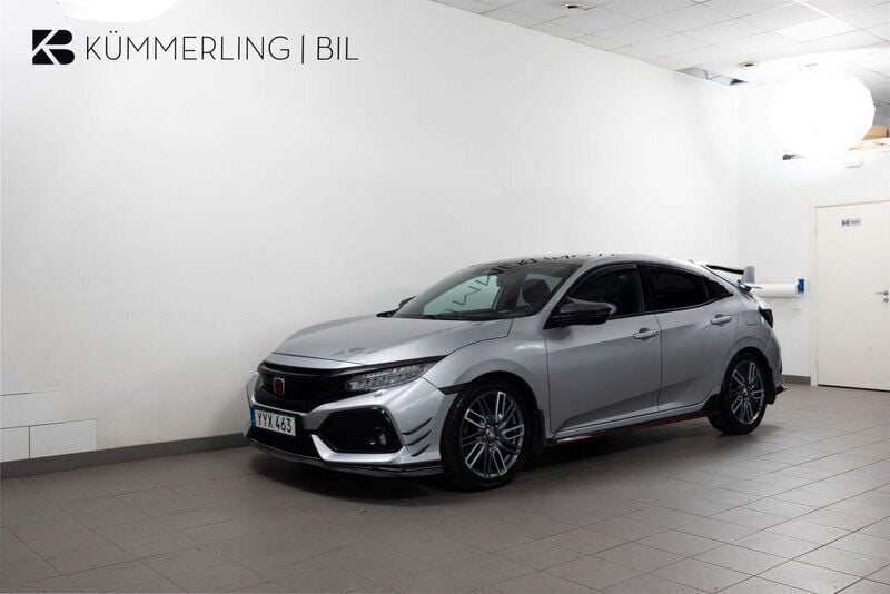 Silver Begagnad 2017 Honda Civic Sport Halvkombi | 184 900 kr (Lite dyr) - Bild 1/4