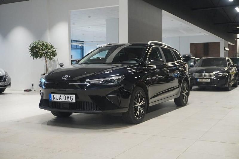 Pebble black Begagnad 2022 MG MG5 EV Luxury Kombi | 204 900 kr (Marknadspris) - Bild 1/4