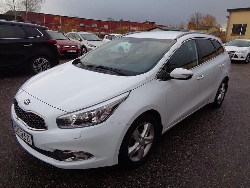 Vit Begagnad 2015 Kia Ceed Sportswagon Comfort Kombi | 59 900 kr (Bra pris) - Bild 1/4