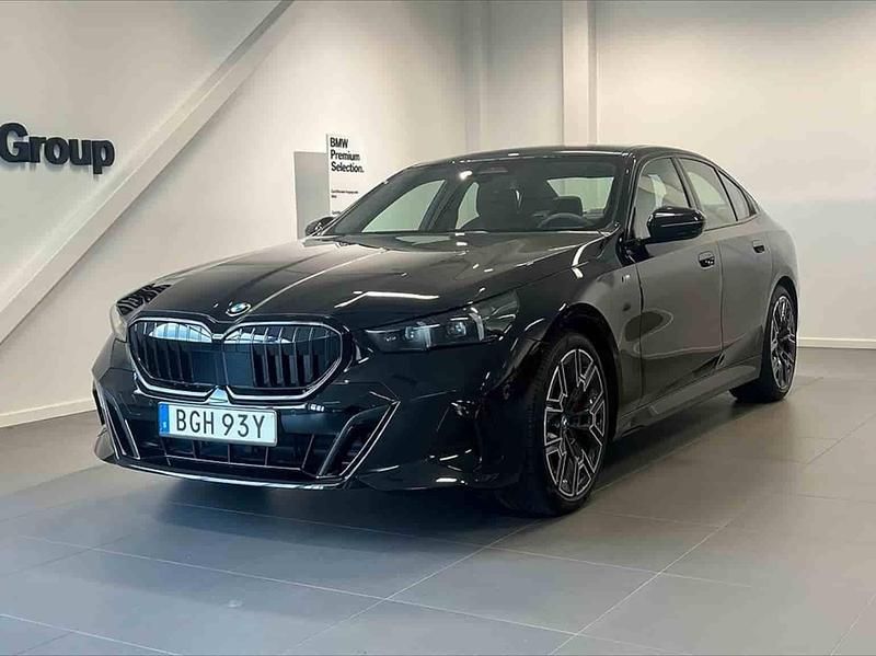 Svart Begagnad 2025 BMW 520 Sedan | 659 900 kr - Bild 1/1