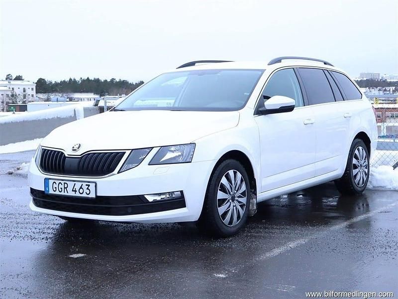 Vit samma som bilen Begagnad 2018 Skoda Octavia Ambition Kombi | 134 900 kr (Marknadspris) - Bild 1/4