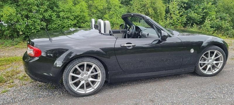 Svart Begagnad 2011 Mazda MX5 Cab | 140 000 kr (Marknadspris) - Bild 1/4