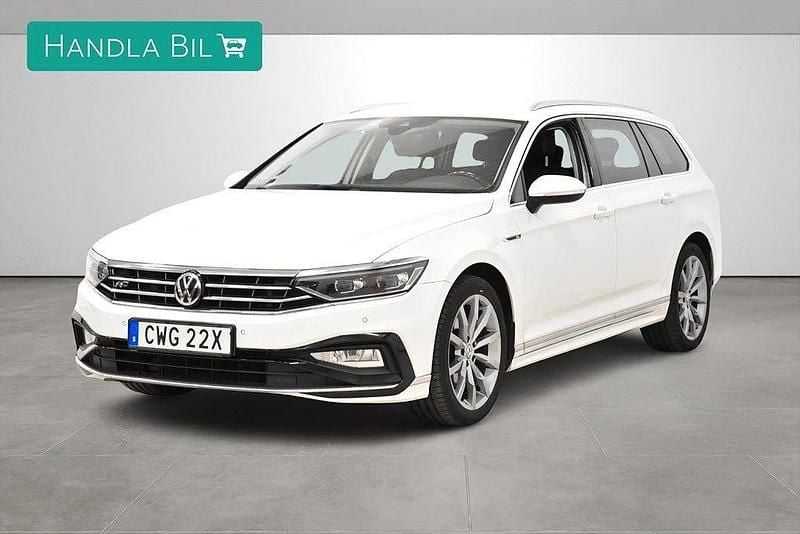 Vit Begagnad 2020 VW Passat R-line Kombi | 214 900 kr (Bra pris) - Bild 1/4