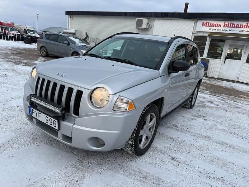 Begagnad Jeep Compass 140 HK (102 kW) 2007 Silver SUV