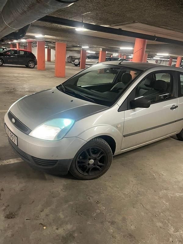 Begagnad Ford Fiesta 70 HK (51 kW) 2003 Halvkombi