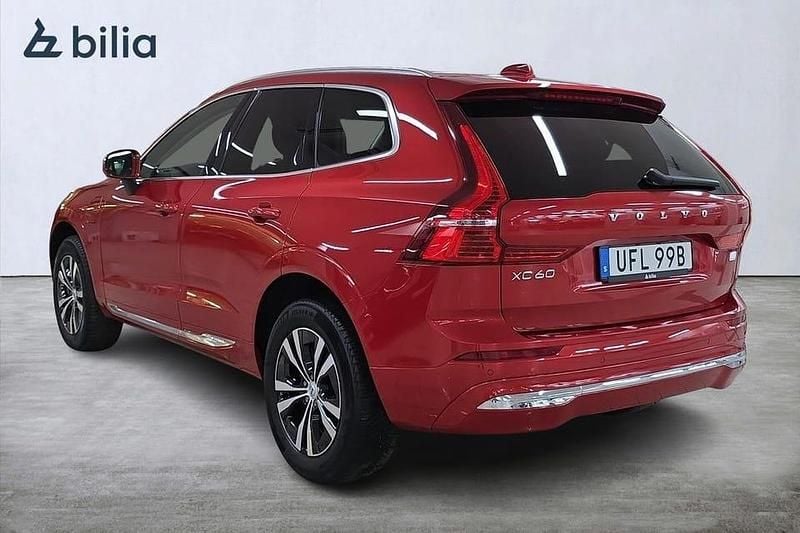 Begagnad Volvo XC60 Core 355 HK (261 kW) 2023 Röd SUV