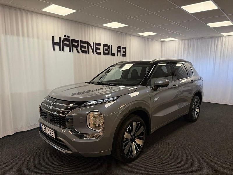 Ny Mitsubishi Outlander Instyle 136 HK (100 kW) 2025 Moonstone grey with black roof SUV