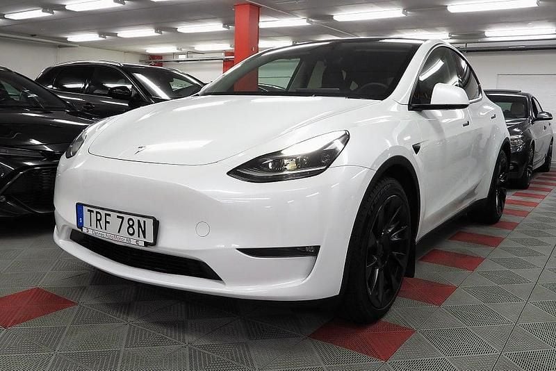 Vit Begagnad 2024 Tesla Model Y Long Range AWD SUV | 419 500 kr (Bra pris) - Bild 1/4
