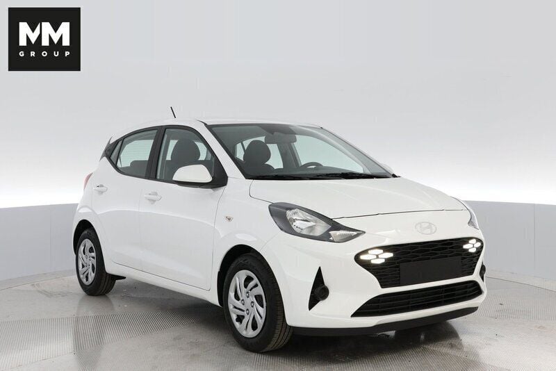 Vit Ny 2024 Hyundai i10 Essential Halvkombi | 179 900 kr (Superpris) - Bild 1/4