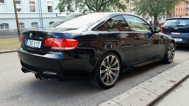 Svart Begagnad 2008 BMW M3 Sportkupé | 495 000 kr (Marknadspris) - Bild 1/4