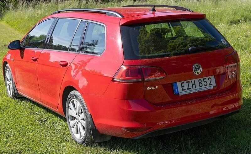 Röd Begagnad 2016 VW Golf VII Kombi | 85 000 kr (Bra pris) - Bild 1/4
