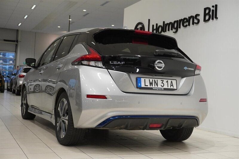 Begagnad Nissan Leaf Tekna 160 kW (218 HK) 2021 Grå/silver Halvkombi