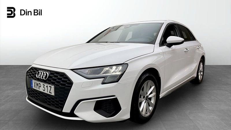 Vit Begagnad 2023 Audi A3 Halvkombi | 279 000 kr (Marknadspris) - Bild 1/4