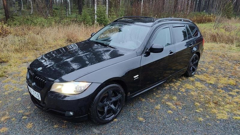 Svart Begagnad 2009 BMW 320 Comfort Edition Kombi | 53 000 kr (Lite dyr) - Bild 1/4