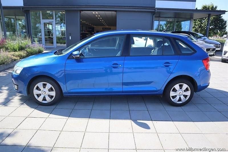 Blå samma som bilen Begagnad 2015 Skoda Rapid Halvkombi | 109 900 kr (Bra pris) - Bild 1/4