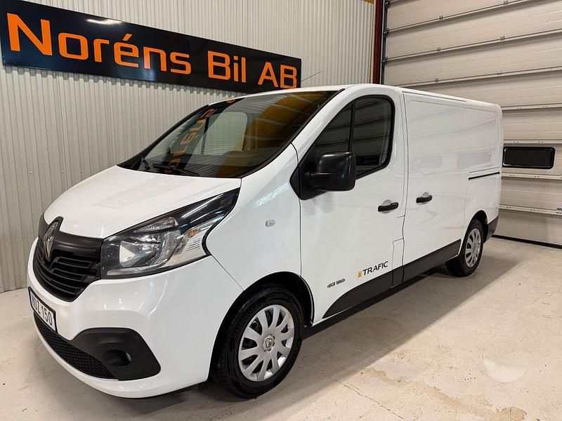 Vit Begagnad 2015 Renault Trafic Van | 99 000 kr (Lite dyr) - Bild 1/4