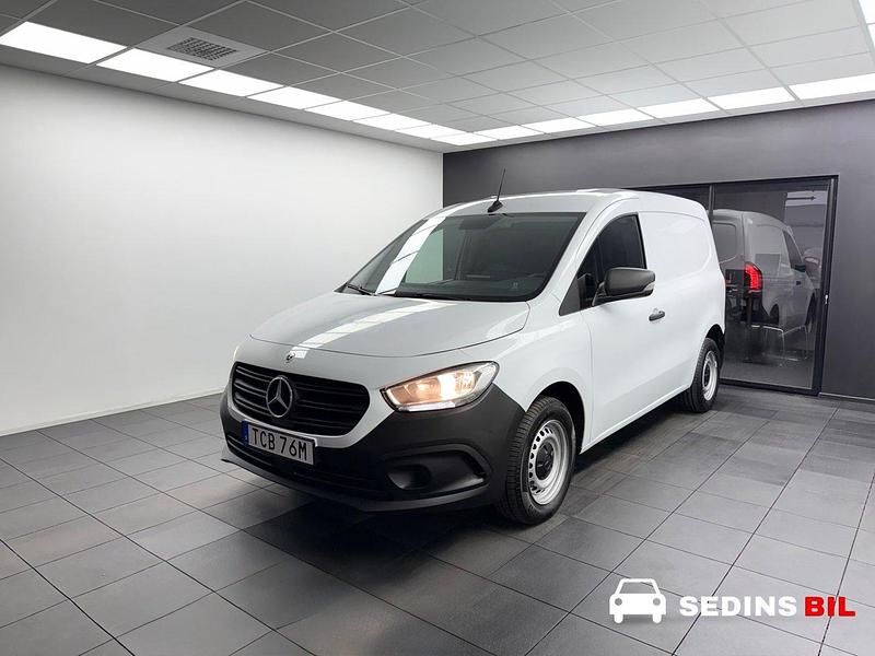 Vit Begagnad 2022 Mercedes Citan 110 Van | 149 900 kr (Superpris) - Bild 1/4