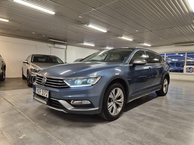 Blå Begagnad 2016 VW Passat Alltrack Kombi | 149 900 kr (Marknadspris) - Bild 1/4