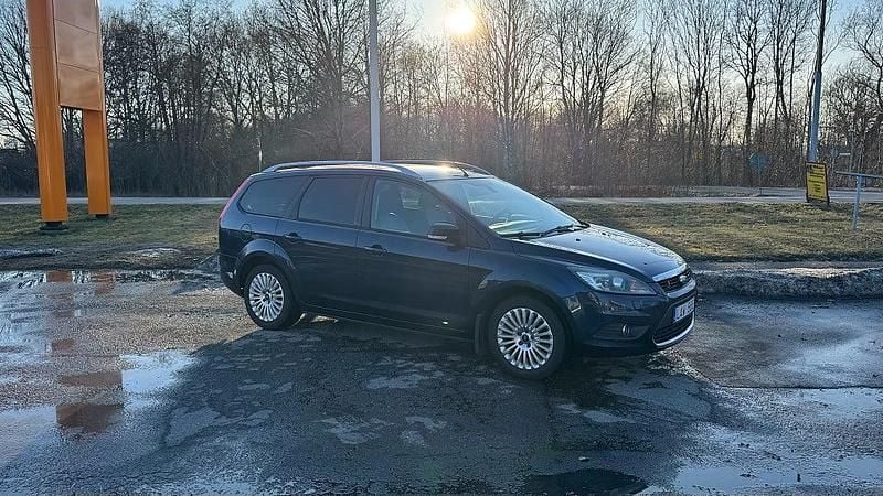 Begagnad Ford Focus Titanium 125 HK (91 kW) 2010 Blå Kombi