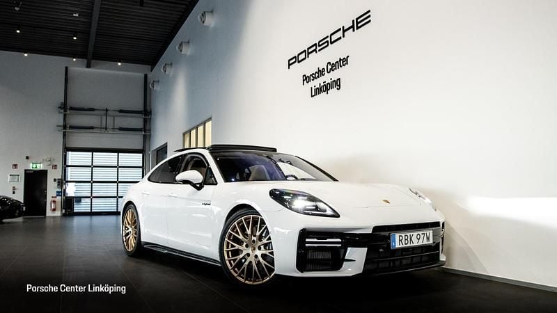 Begagnad 2024 Porsche Panamera Halvkombi | 1 449 000 kr - Bild 1/4