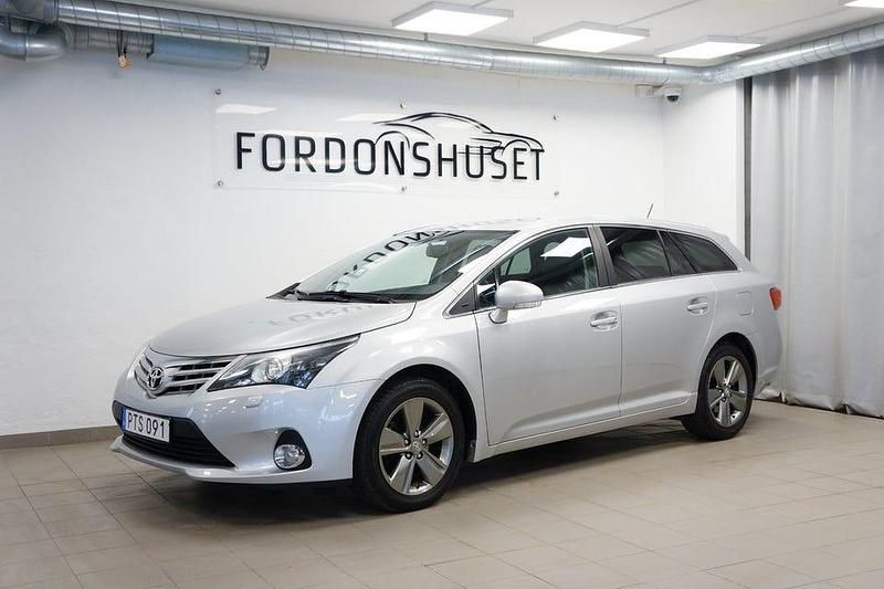 Begagnad Toyota Avensis Edition 147 HK (108 kW) 2015 Silver Kombi