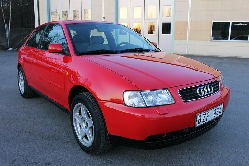 Begagnad Audi A3 101 HK (74 kW) 1997 Röd Halvkombi