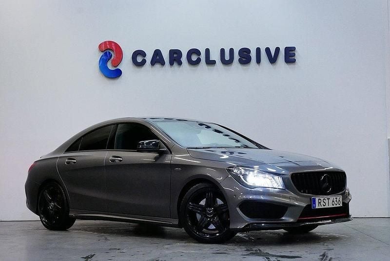Mörkgrå Begagnad 2015 Mercedes CLA250 AMG Sedan | 249 900 kr (Marknadspris) - Bild 1/4