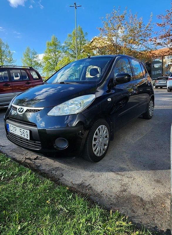 Svart Begagnad 2009 Hyundai i10 Halvkombi | 49 000 kr (Marknadspris) - Bild 1/4