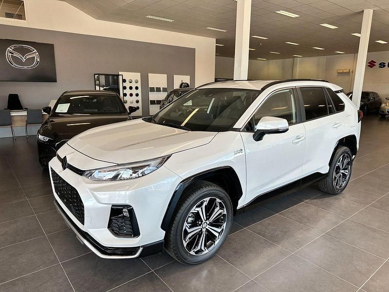 Vit Ny 2024 Suzuki Across SUV | 533 800 kr (Marknadspris) - Bild 1/4