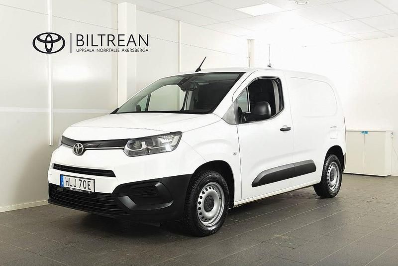 Vit Begagnad 2021 Toyota Proace City City Minibuss | 159 900 kr (Bra pris) - Bild 1/4