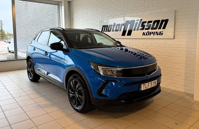 Blå Begagnad 2023 Opel Grandland X GS Line SUV | 289 500 kr (Marknadspris) - Bild 1/4