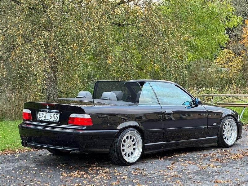 Begagnad BMW 328 M Sport 193 HK (141 kW) 1996 Svart Cab