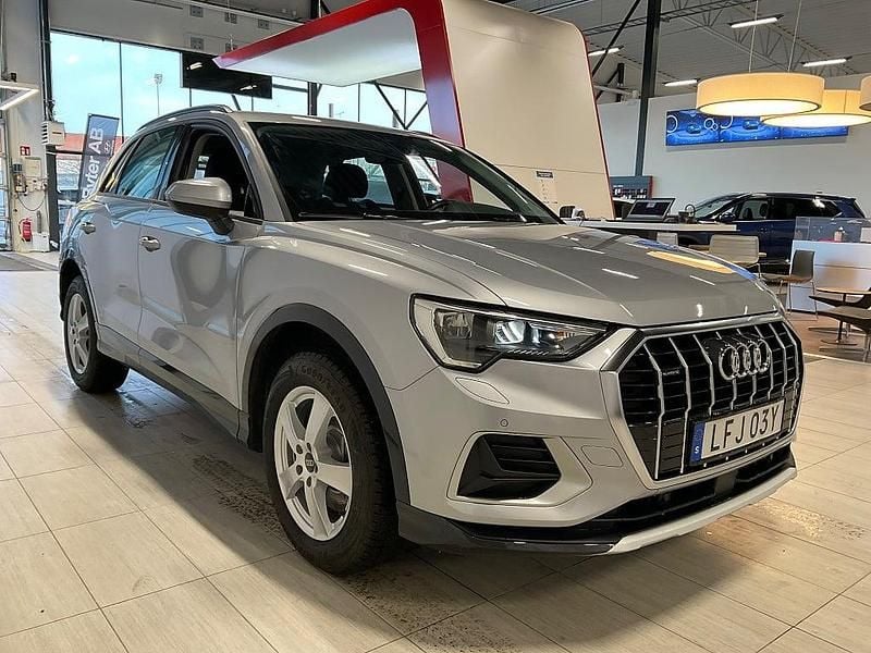 Begagnad Audi Q3 Advanced 190 HK (139 kW) 2024 Silver SUV