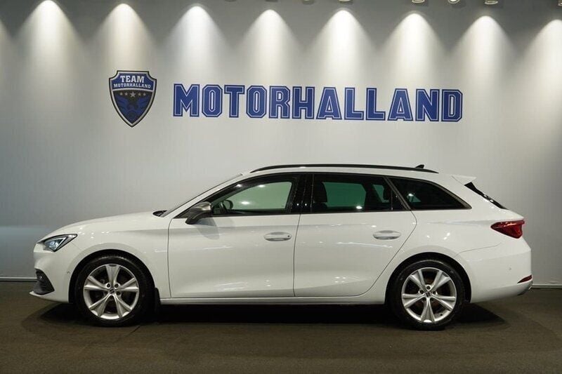 Vit Begagnad 2022 Seat Leon FR Kombi | 245 000 kr (Marknadspris) - Bild 1/4