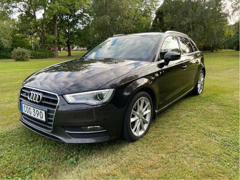 Brun Begagnad 2015 Audi A3 Sportback Ambition Halvkombi | 122 000 kr (Marknadspris) - Bild 1/4