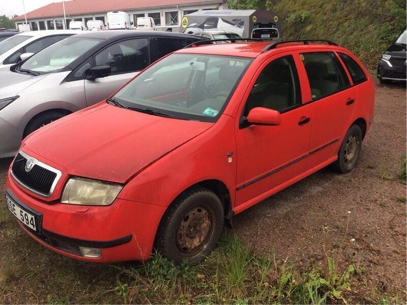 Röd Begagnad 2002 Skoda Fabia Kombi | 3 000 kr (Marknadspris) - Bild 1/2