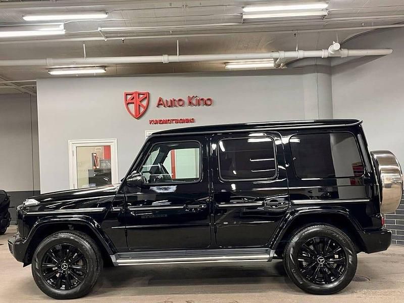Begagnad Mercedes G350 SE 286 HK (210 kW) 2021 Designo platinsvart metallic SUV