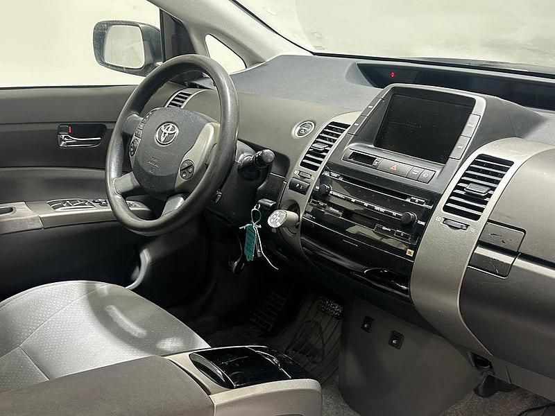 Begagnad Toyota Prius 112 HK (82 kW) 2005 Svart Halvkombi