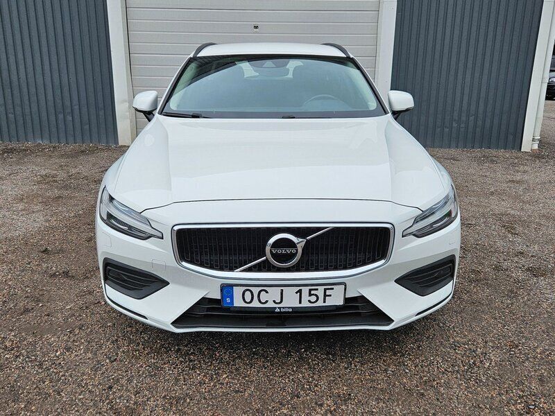 Vit Begagnad 2020 Volvo V60 Momentum Kombi | 239 000 kr (Marknadspris) - Bild 1/4