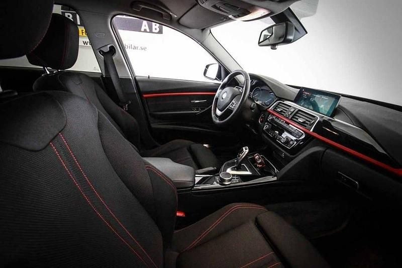 Begagnad BMW 320 Sport Line 164 HK (120 kW) 2018 Svart Kombi