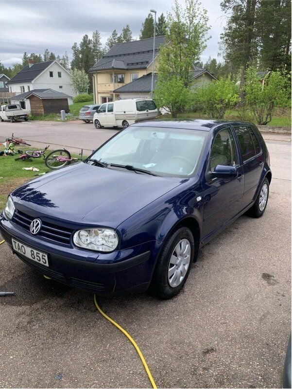 Blå Begagnad 2002 VW Golf IV Basis Halvkombi | 3 500 kr (Superpris) - Bild 1/4