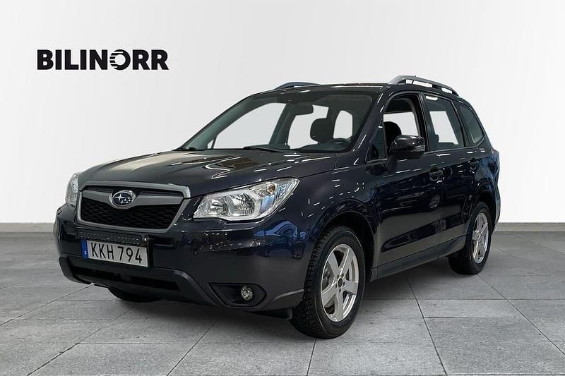 Mörkgrå Begagnad 2015 Subaru Forester SUV | 124 900 kr (Marknadspris) - Bild 1/4