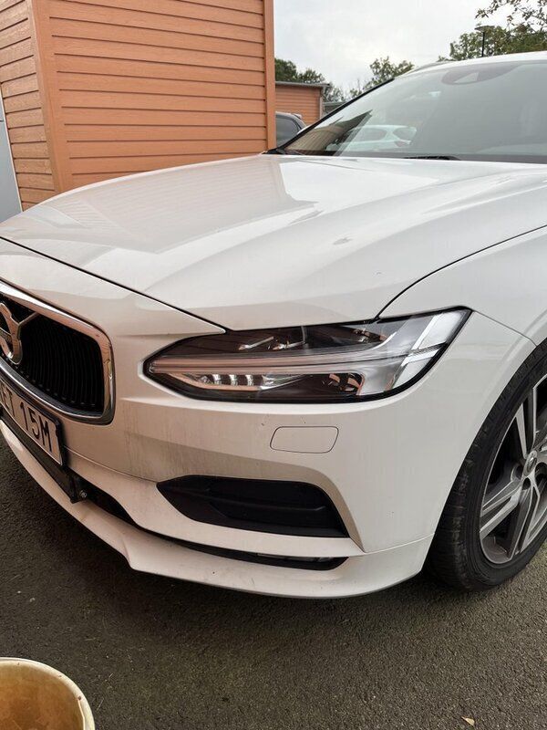 Vit Begagnad 2020 Volvo V90 Momentum Kombi | 160 000 kr - Bild 1/4