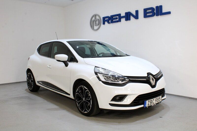 Vit Begagnad 2017 Renault Clio IV Intens Halvkombi | 128 000 kr (Dyr) - Bild 1/4