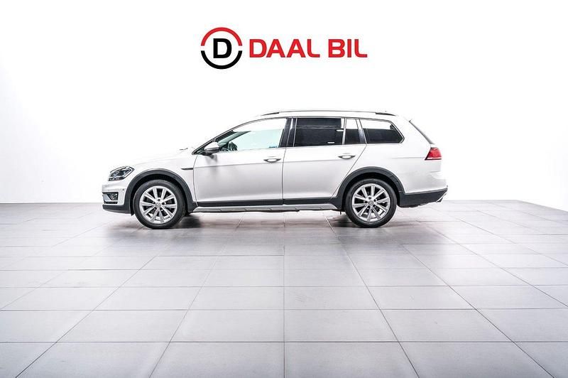 Vit Begagnad 2020 VW Golf Alltrack Kombi | 199 700 kr (Marknadspris) - Bild 1/4