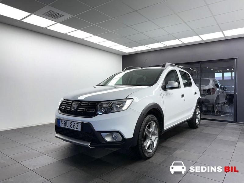 Vit Begagnad 2020 Dacia Sandero Stepway Halvkombi | 94 900 kr (Marknadspris) - Bild 1/3