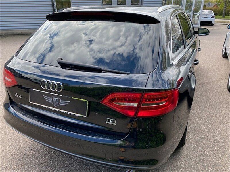 Begagnad Audi A4 S-Line 177 HK (130 kW) 2014 Svart Kombi