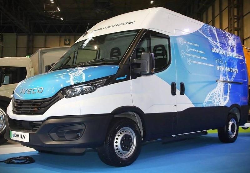 Vit Begagnad 2024 Iveco Daily Van | 1 123 750 kr - Bild 1/1