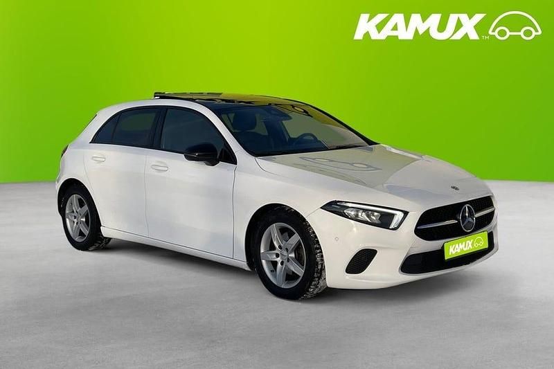 Vit Begagnad 2020 Mercedes A180 Halvkombi | 214 800 kr (Marknadspris) - Bild 1/3